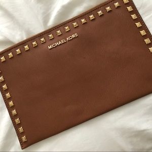 Brown clutch